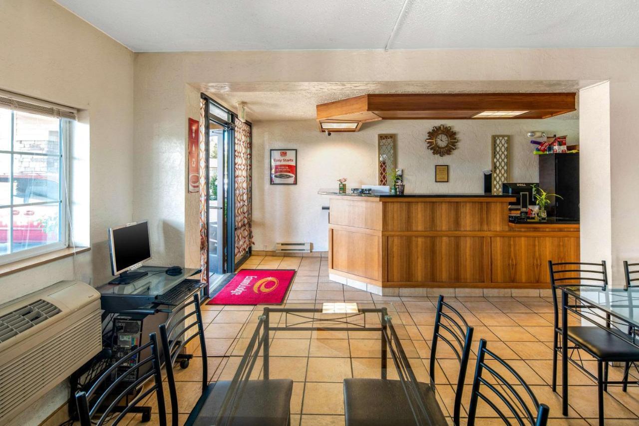 Econo Lodge & Suites スポーケン エクステリア 写真