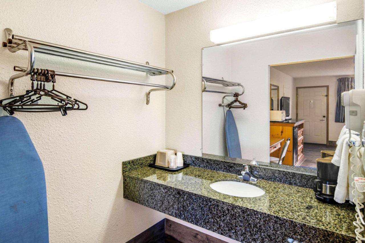 Econo Lodge & Suites スポーケン エクステリア 写真