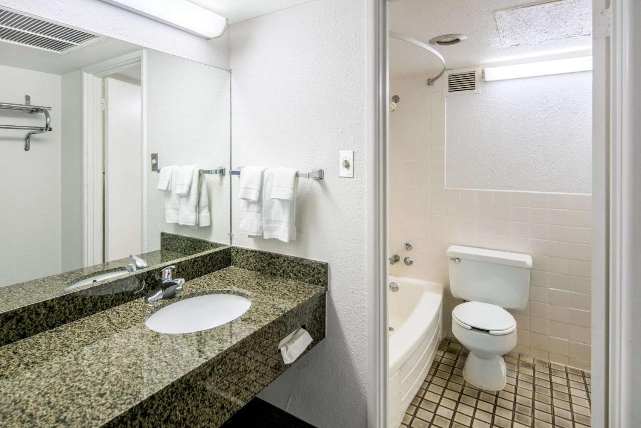 Econo Lodge & Suites スポーケン エクステリア 写真