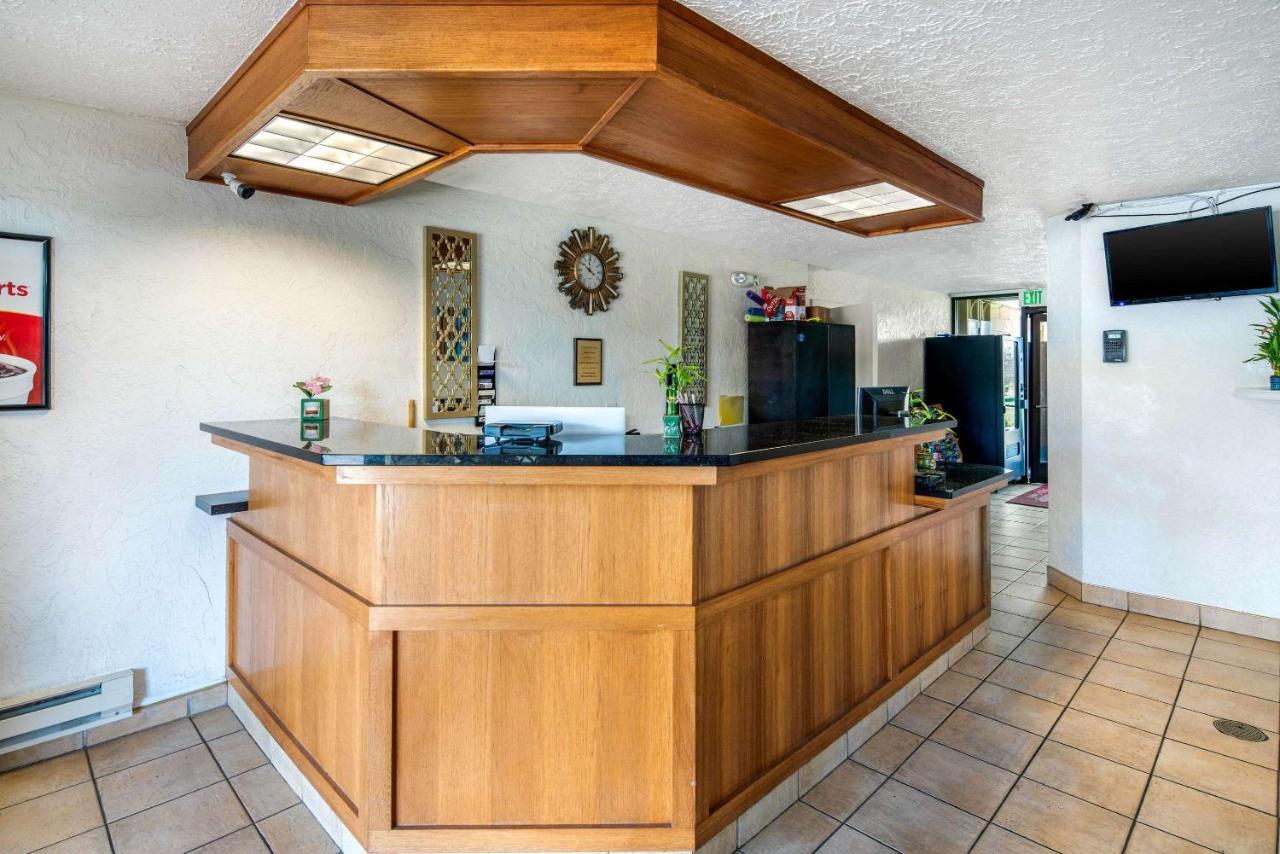 Econo Lodge & Suites スポーケン エクステリア 写真